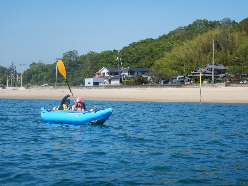 Kayak with two kids (7-year-old and 5-year-old)