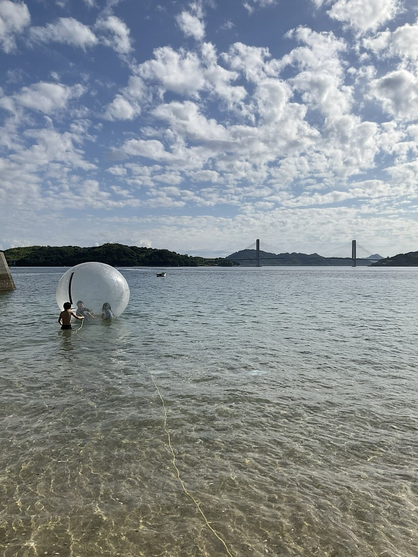 アクアボール　ボールに入って水中散歩